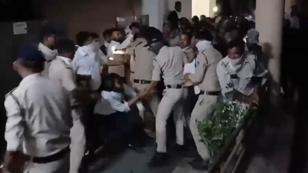 Bhopal: Eve-Teasing Accused Paraded by Police, Beaten by Lawyers in Court, Sent to Remand