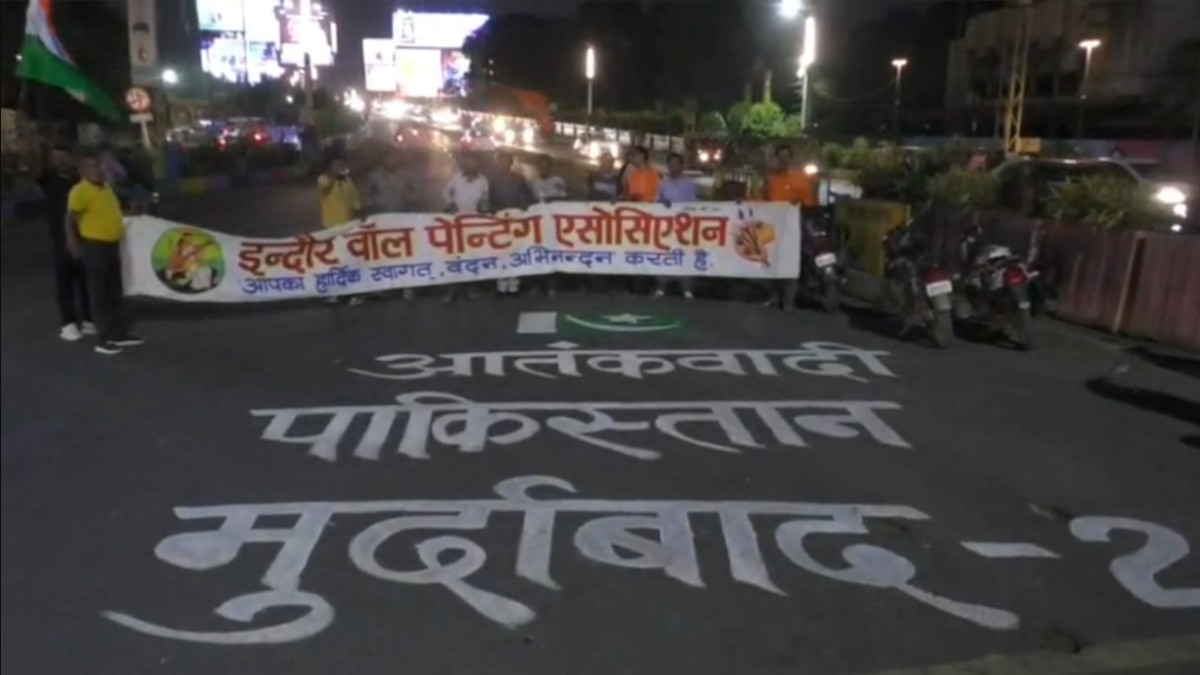 Indore: Anger Erupts Over Pahalgam Attack, Artists Write 'Down with Pakistan' on Streets