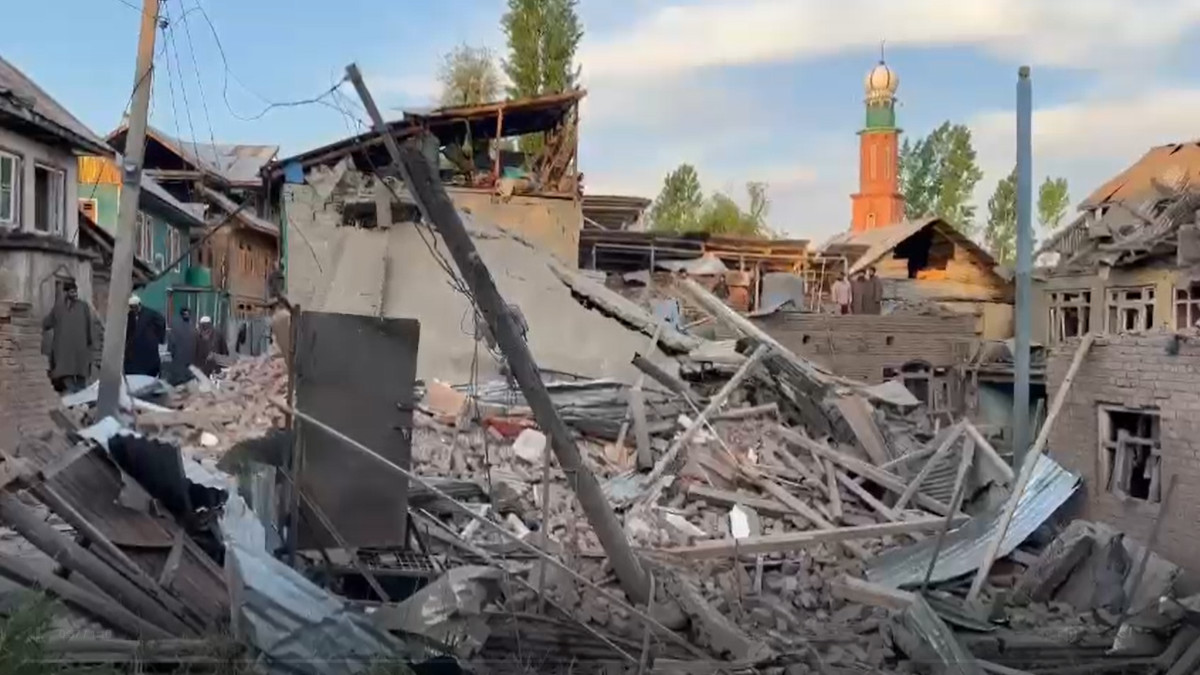 Major Security Force Operation: Lashkar Commander Shahid Ahmad Kuttay's House Demolished in Shopian