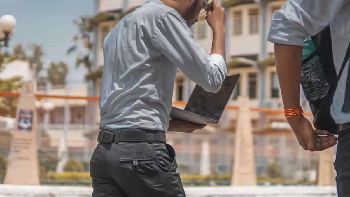 MP: Students Scoring Over 75% in Class 12 to Get Laptops; Order Issued