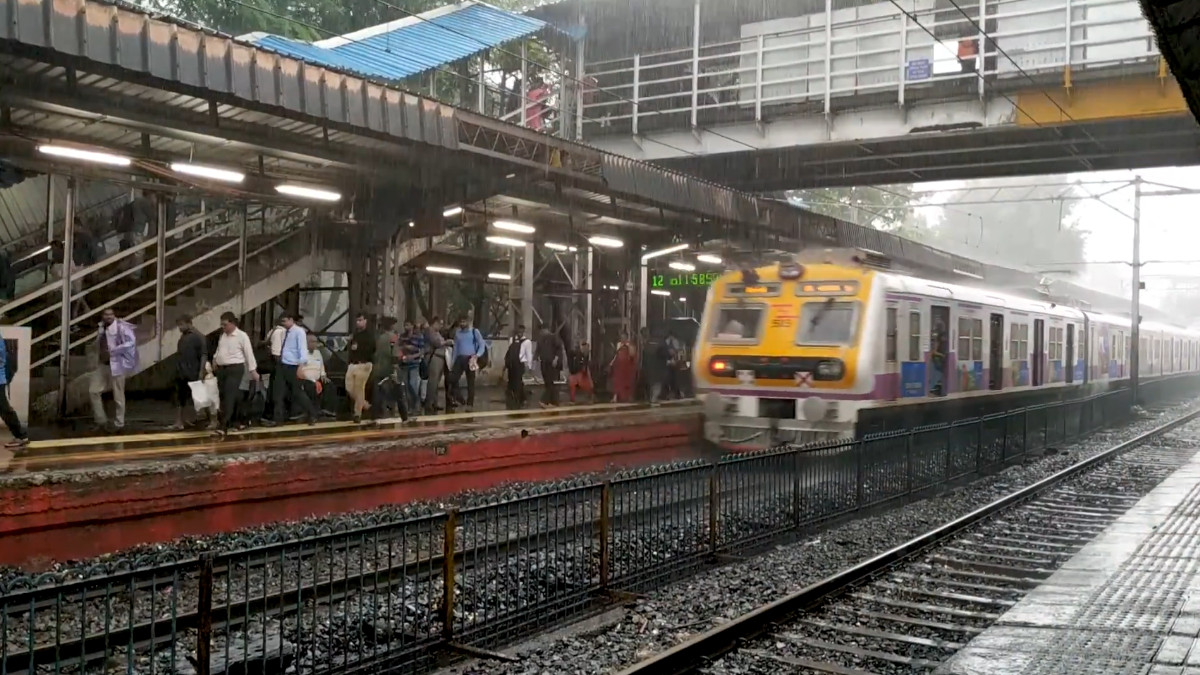 Mumbai Overnight Rain Delays Local Trains by 5-10 Minutes, Services Affected