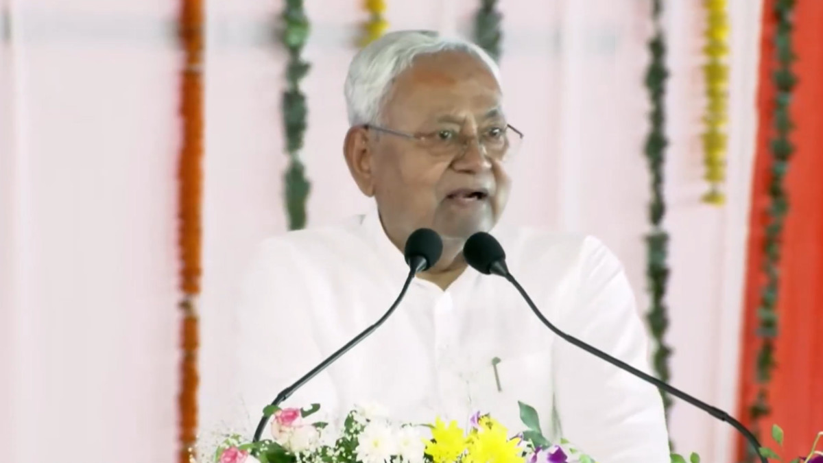 Nitish Kumar Mistakenly Refers to Atal Bihari Vajpayee Instead of PM Modi