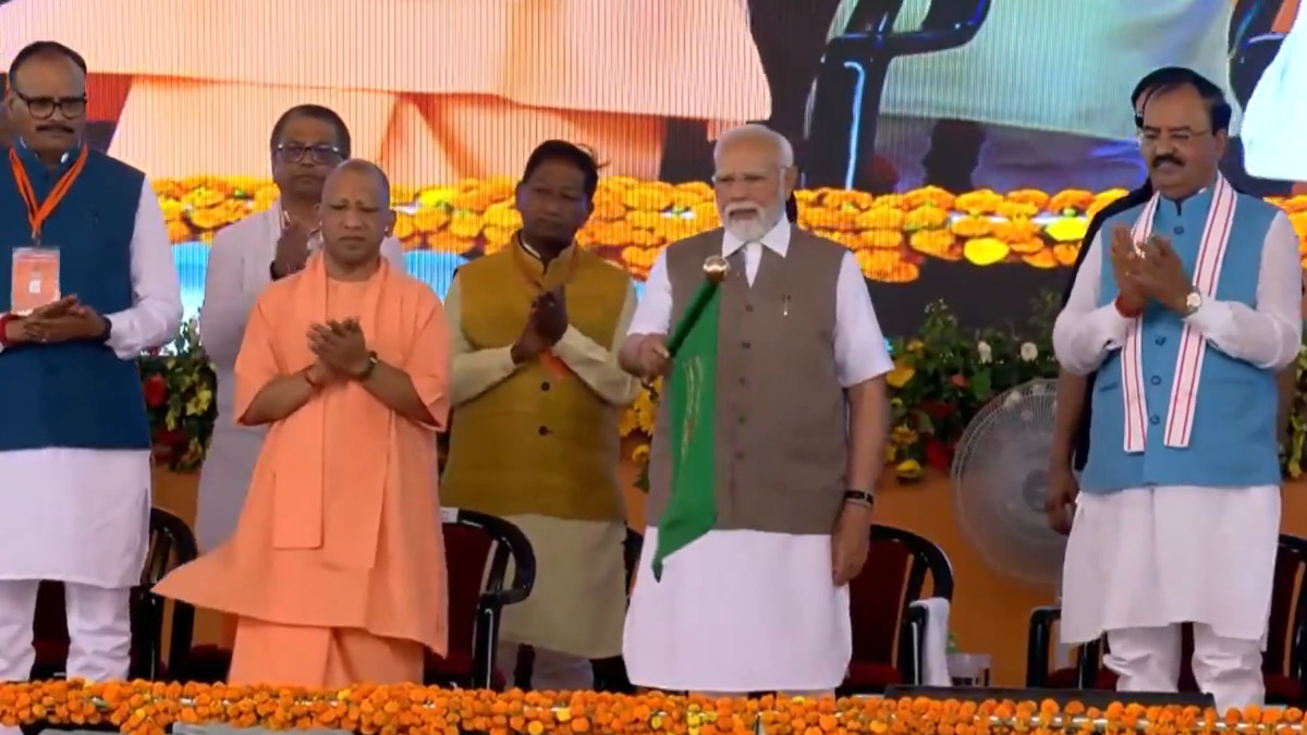 PM Modi Flags Off New Kanpur Metro Corridor, Boosting Connectivity from Chunniganj to Kanpur Central