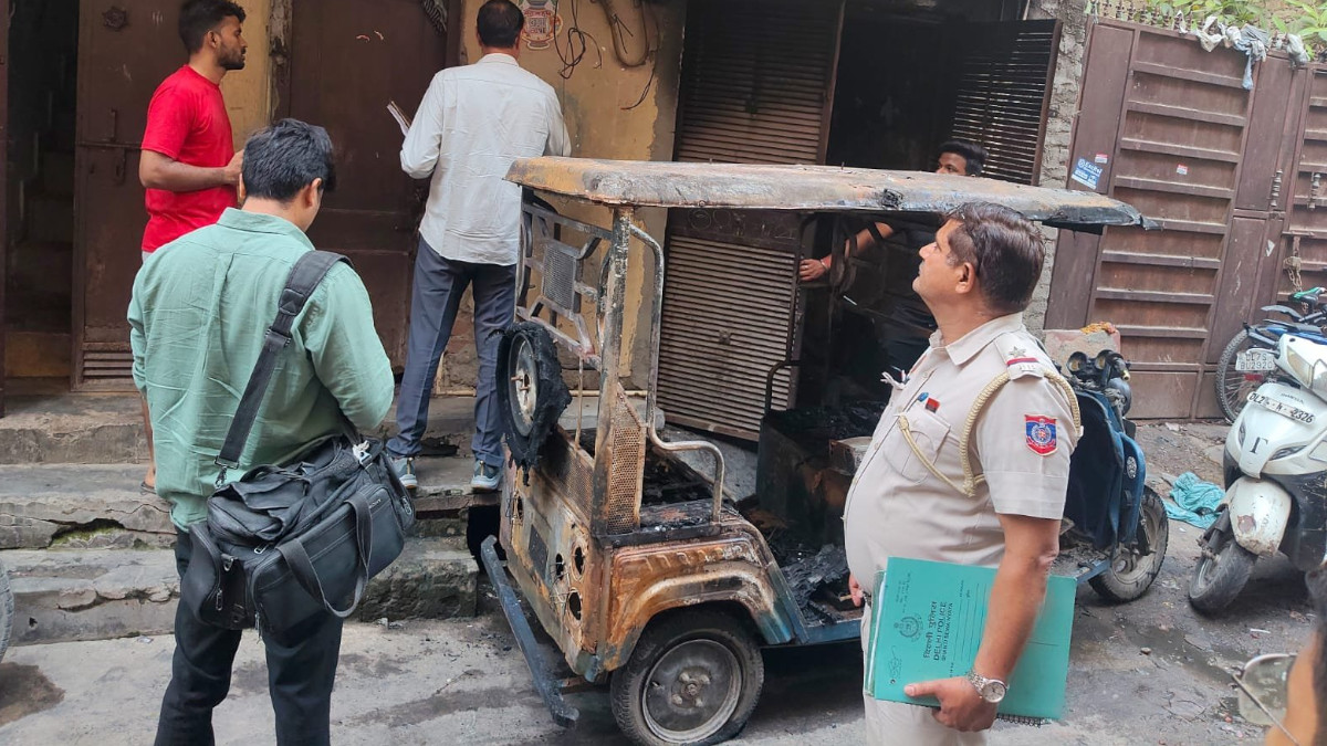 Shahdara Fire During E-Rickshaw Charging, 6 Injured Including Two Children