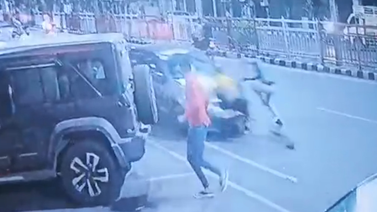 Bhopal Tragedy: Drunk Drivers Run Over 3 Friends Eating Breakfast, Incident Caught on CCTV