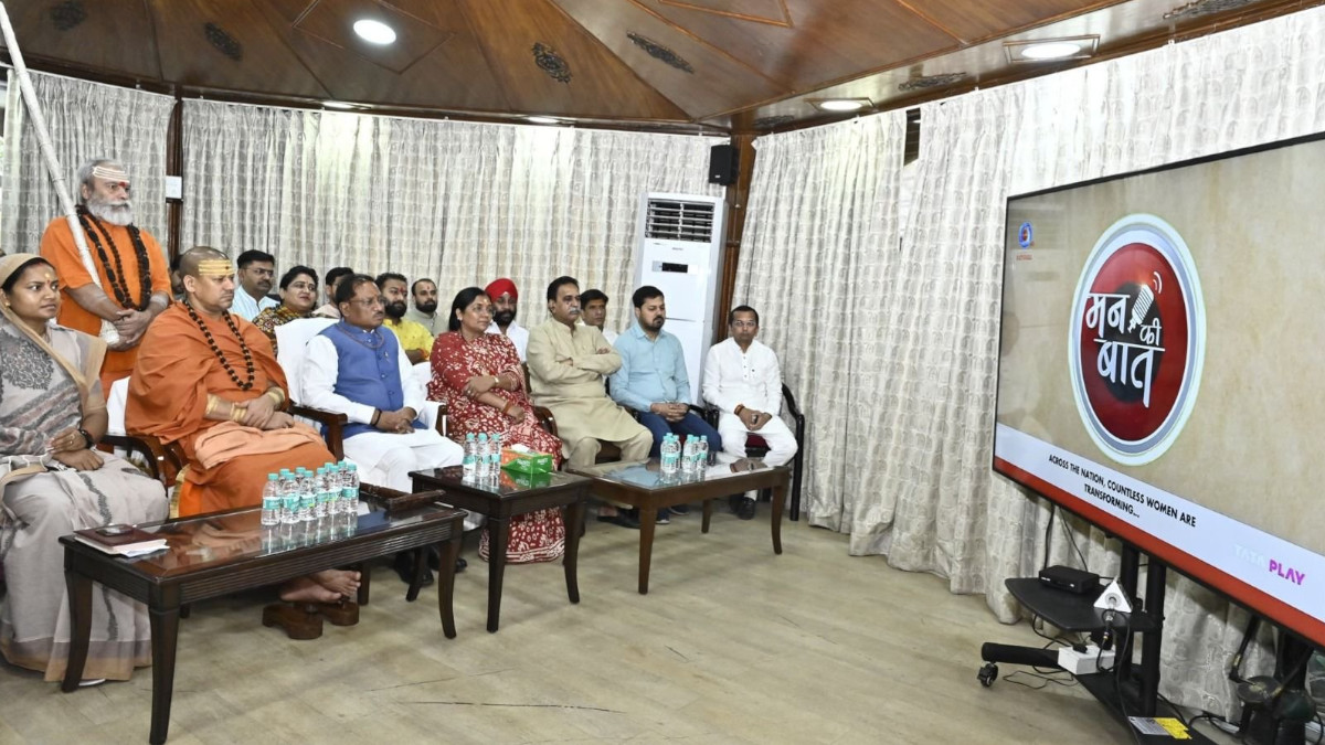 Chhattisgarh: Union Minister Savitri Thakur Joins CM for 'Mann Ki Baat', Visits Girls' Home and Nari Niketan