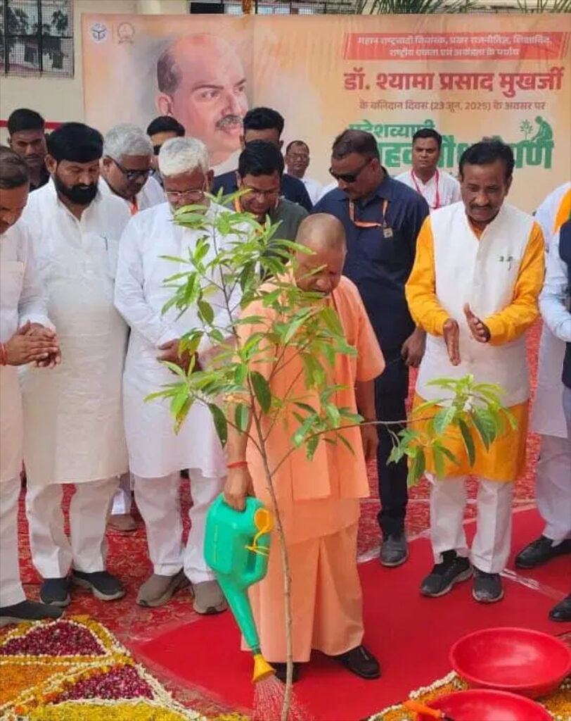 CM Yogi Visits Bhadohi: Inspects Critical Care Unit, Holds Meeting with BJP Office Bearers