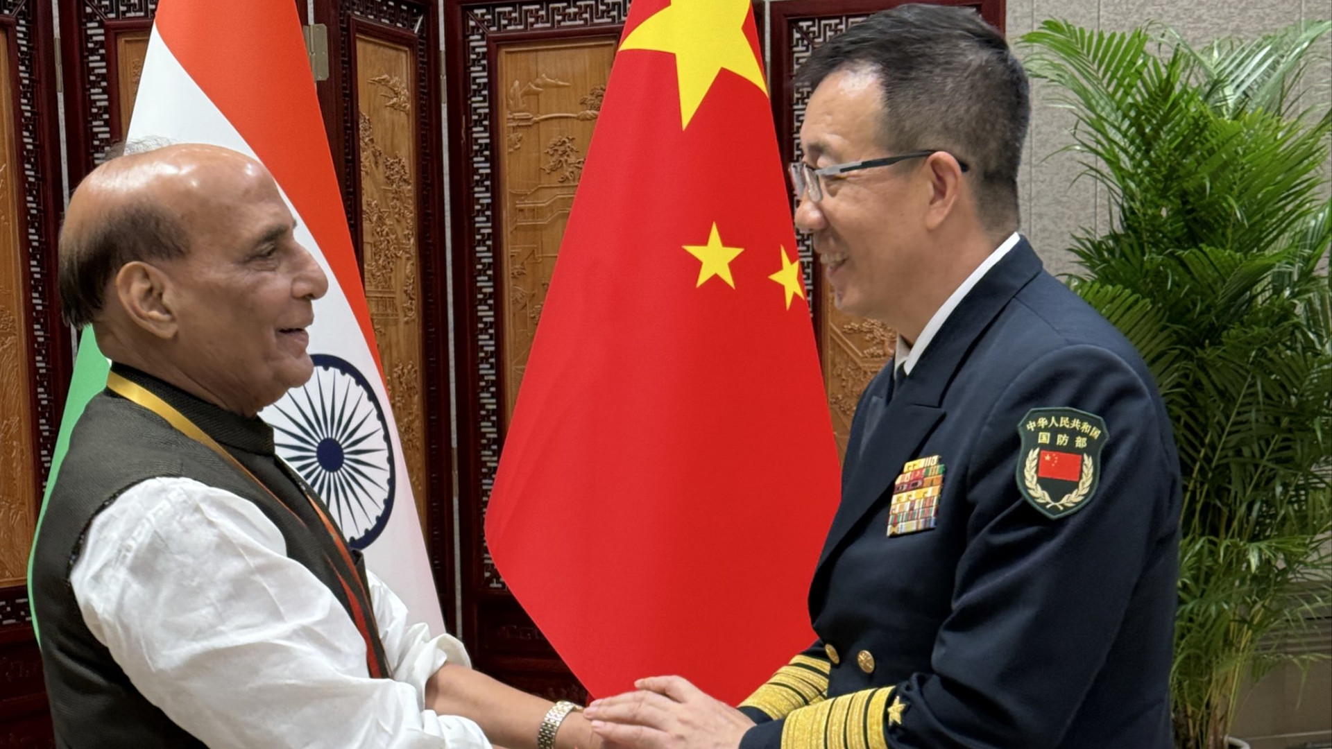 Rajnath Singh Meets Chinese Defence Minister to Discuss Border Issues and Pilgrimage