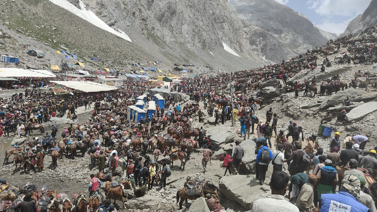 Amarnath Yatra Halted After Landslide Kills One Woman Pilgrim; IMD Issues Red Alert