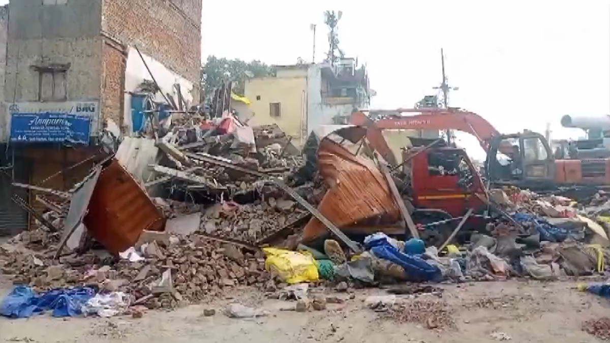 Building Collapses in North Delhi's Azad Market, One Dead; Rescue Operations Underway