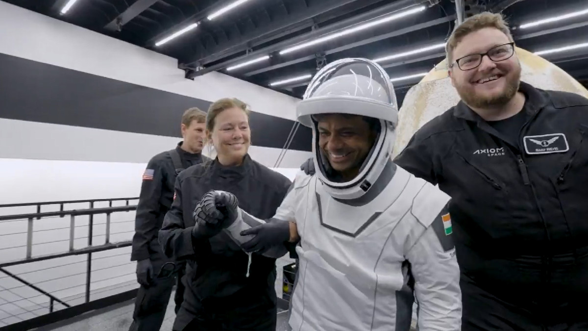 Group Captain Shubhanshu Shukla Returns Safely from Space; Cabinet Extends Congratulations