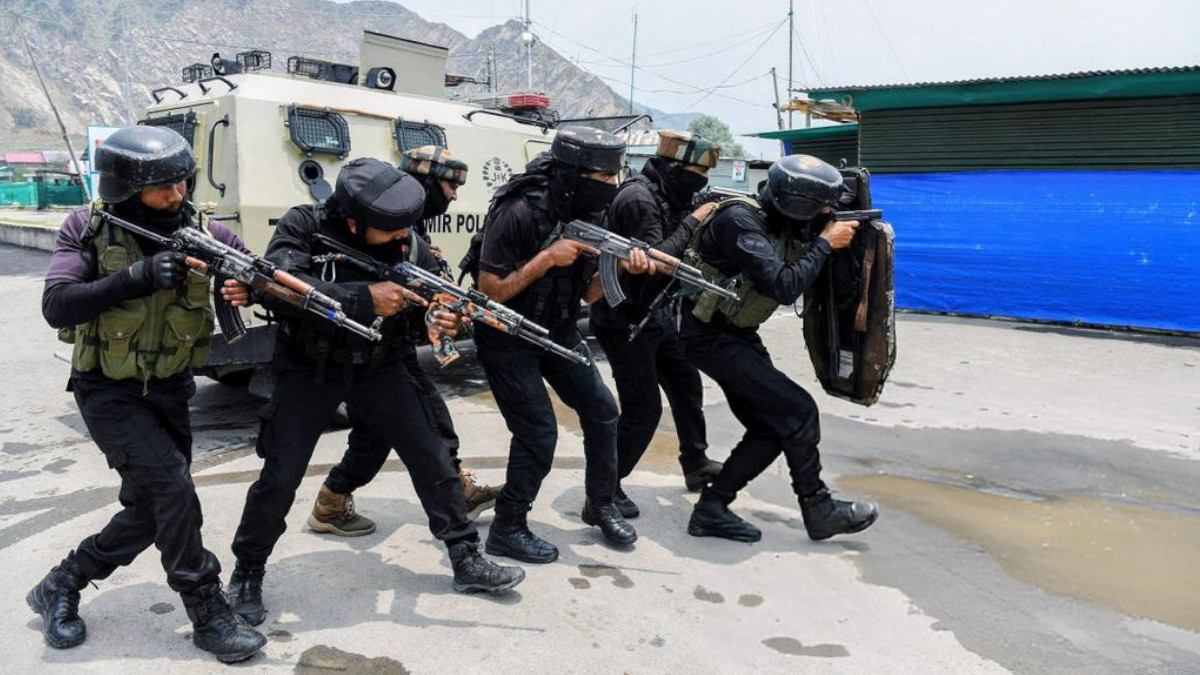 Jammu & Kashmir: Encounter Breaks Out in Kishtwar, Two-Three Jaish-e-Mohammed Terrorists Cornered