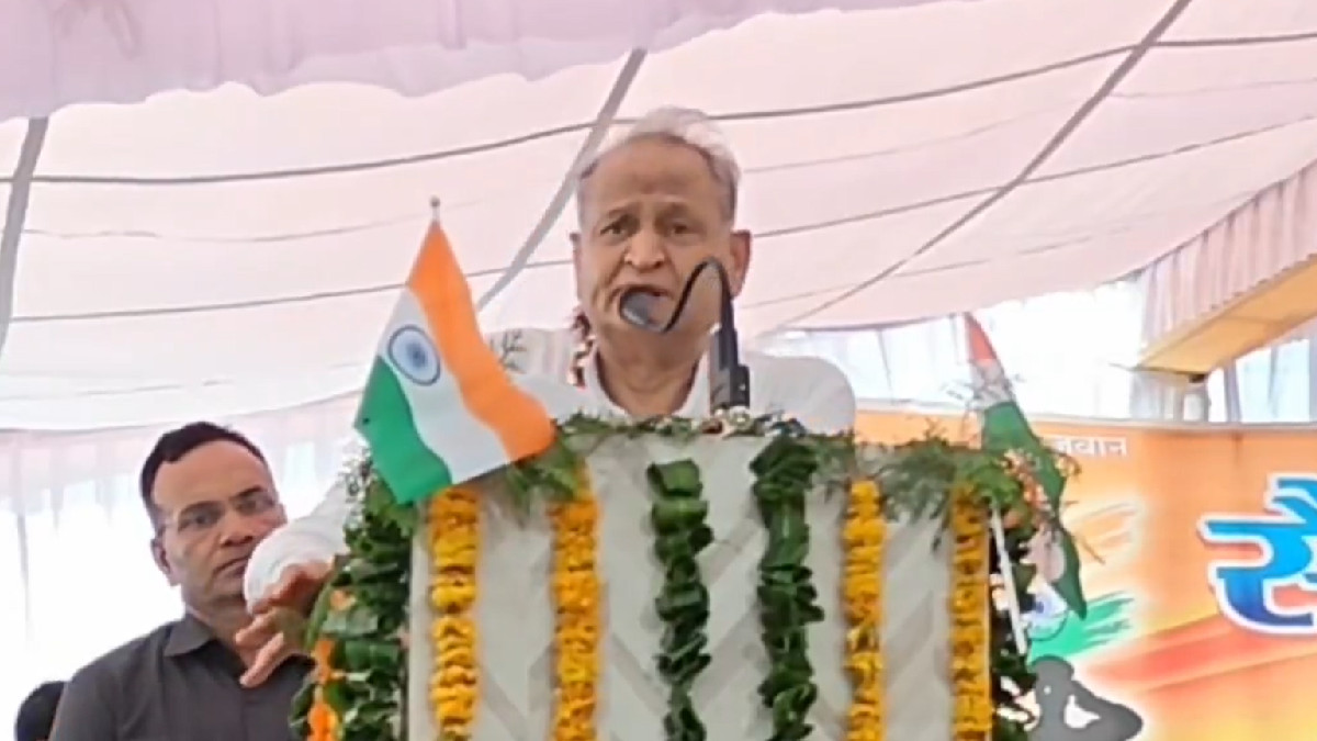 Gehlot Throws Down Gauntlet to Bhajanlal Over Yamuna Water Project