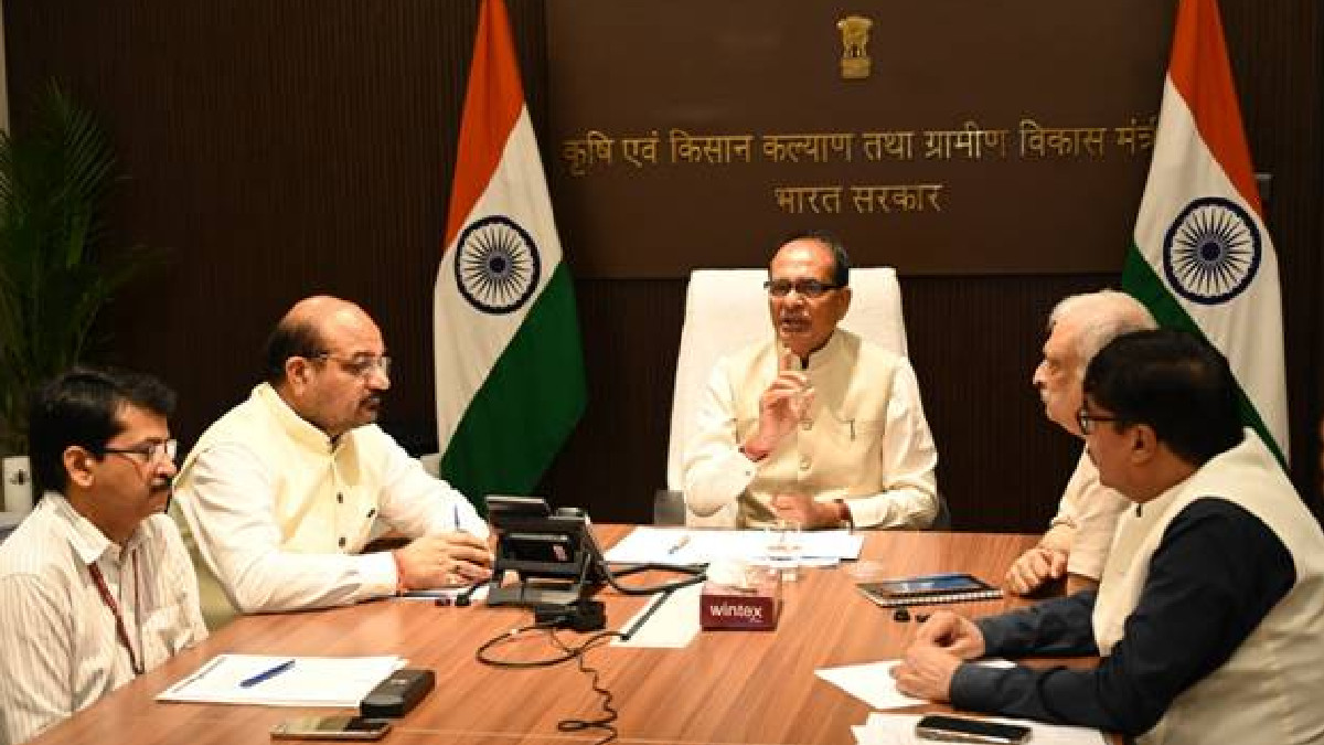 Shivraj Singh Chouhan Reviews PM Kisan Scheme, Calls for It to Become a 'Festival and Mission'