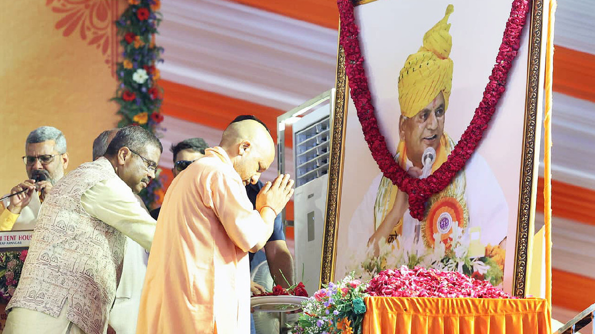 CM Yogi Pays Tribute to Kalyan Singh, Targets 'PDA'