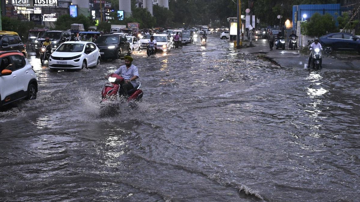 Delhi-NCR Gets Respite from Heat with Heavy Rain, But Waterlogging and Traffic Jams Follow