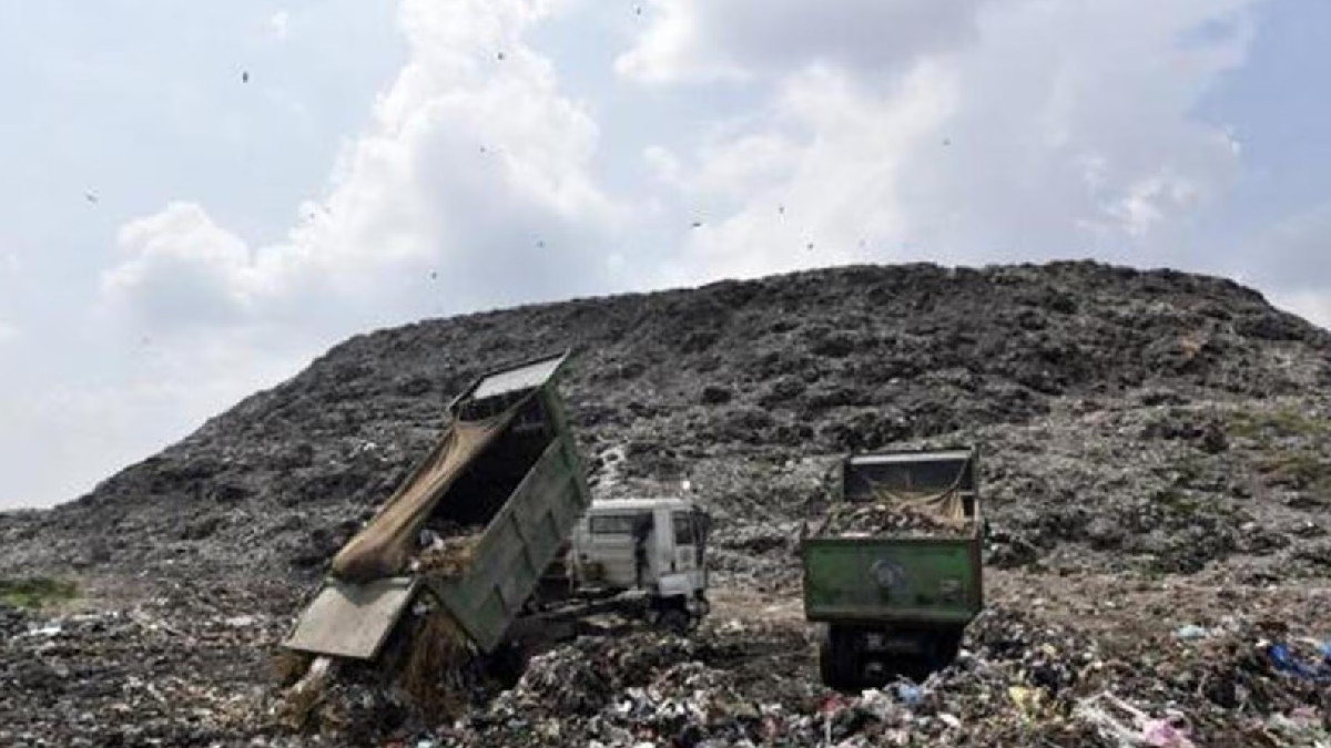 Delhi's 'Garbage Mountains' to Disappear by 2028, According to New MCD Plan