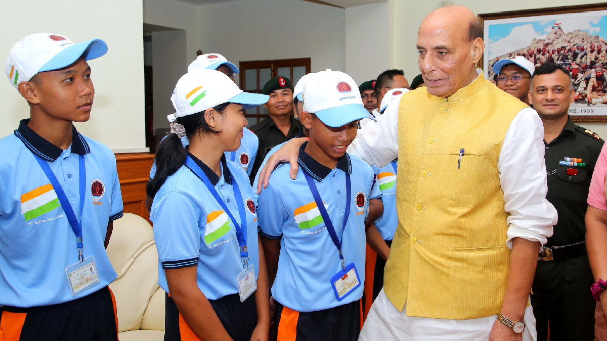 Rajnath Singh Interacts with 30 Students from Andaman & Nicobar
