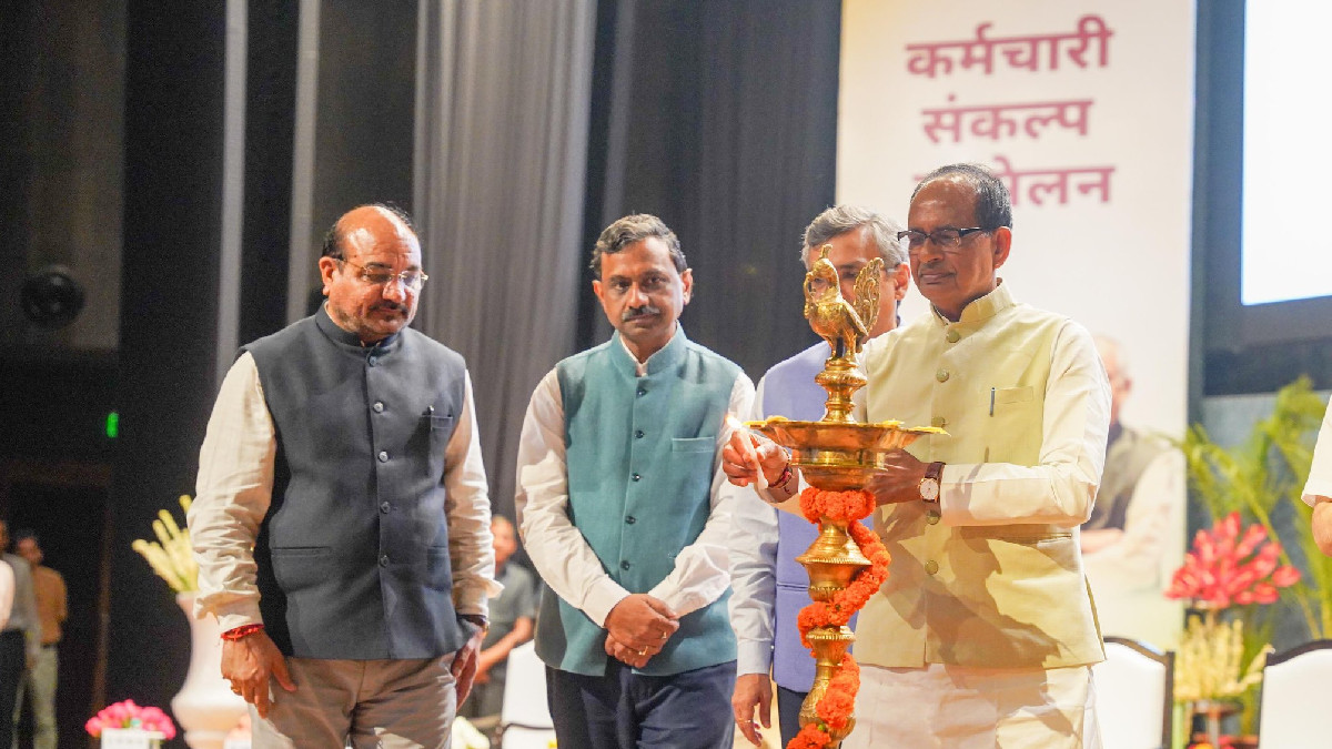 Shivraj Singh Chouhan Calls for a United Effort for 'Self-Reliant India' at 'Karmachari Sankalp Sammelan'