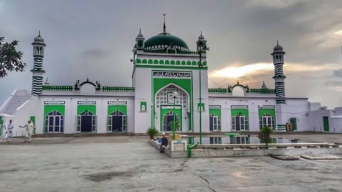 Supreme Court Orders Status Quo in Sambhal Mosque-Temple Dispute Until August 25