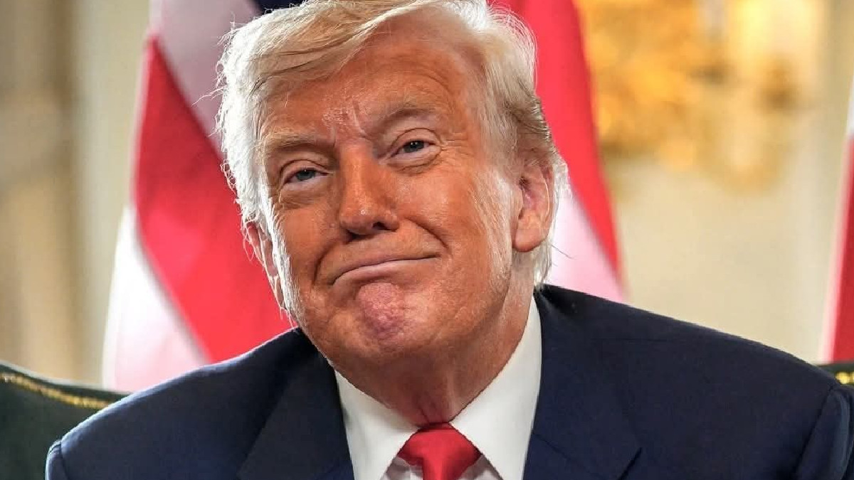 Trump Removes Staffer from White House After Phone Rings During Press Conference