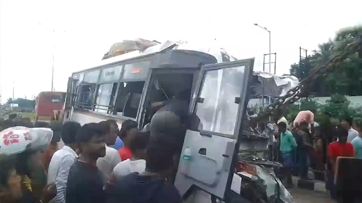 West Bengal Bus-Truck Collision: 10 Devotees Dead, 36 Injured in Purba Bardhaman