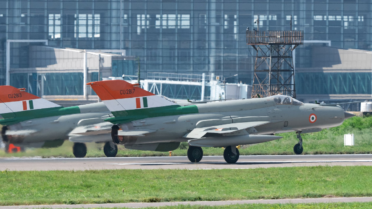 63 Years of Service Conclude: MiG-21 Given Emotional Final Salute in Chandigarh