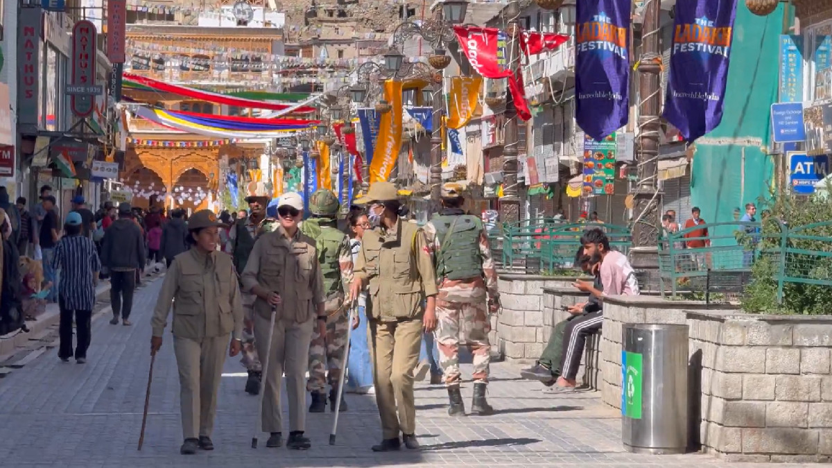 Curfew Relaxed in Leh for Four Hours After Three Days, Residents Rush for Essential Supplies