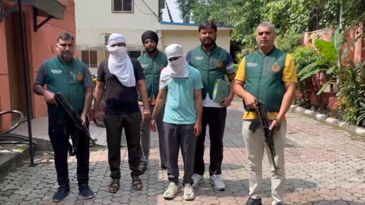 Delhi Police Special Cell Nabs Two Arms Traffickers, Recovers 15 Illegal Pistols