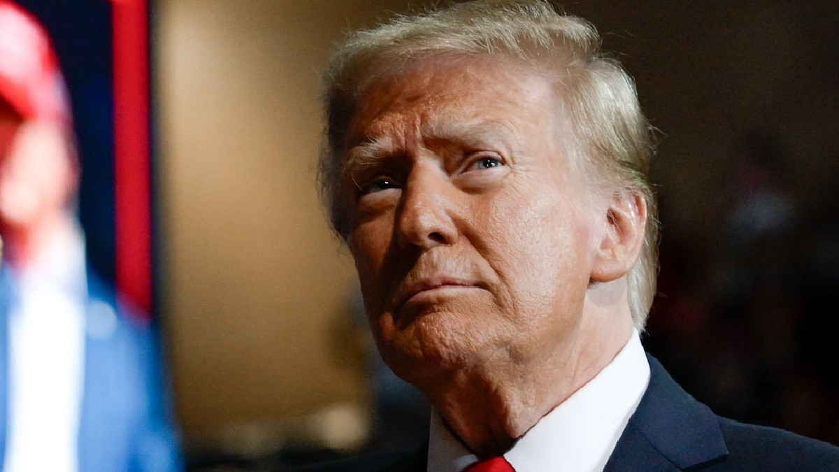 Donald Trump Denies Writing 'Lewd Letter' to Jeffrey Epstein, Sues Wall Street Journal for $10 Billion