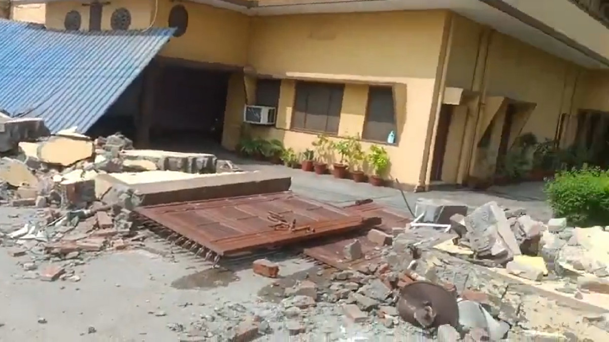 Former SP Leader Akhilesh Kumar's House Razed by Bulldozer in Rampur Anti-Encroachment Drive