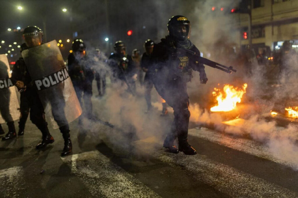 Gen Z Leads Anti-Government Protests in Peru; Clashes and Tear Gas Reported in Lima