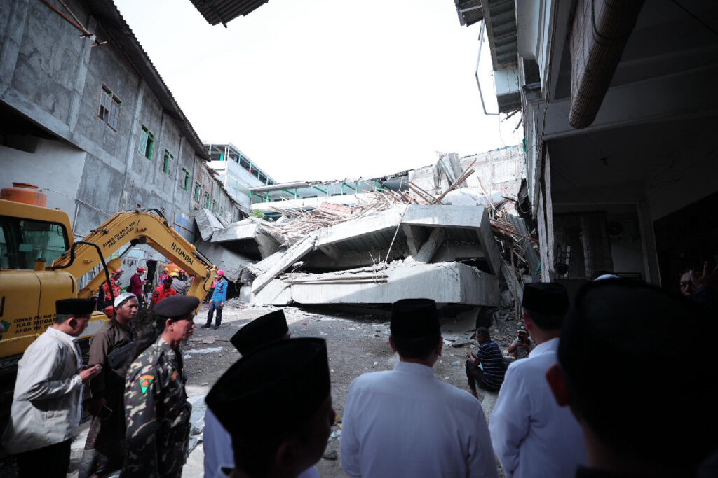 Indonesia School Collapse: 65 Students Feared Trapped Under Debris; Emergency Rescue Operations Continue