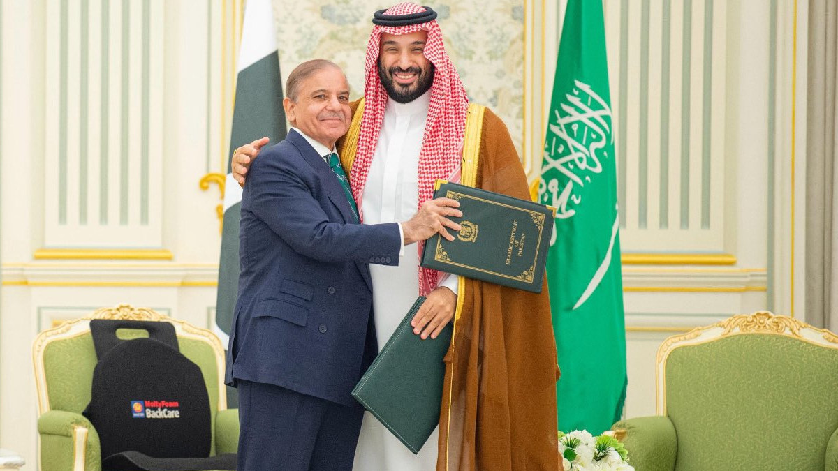 Pakistan and Saudi Arabia Sign Strategic Defense Pact, Will Treat Any Attack as a Shared Threat