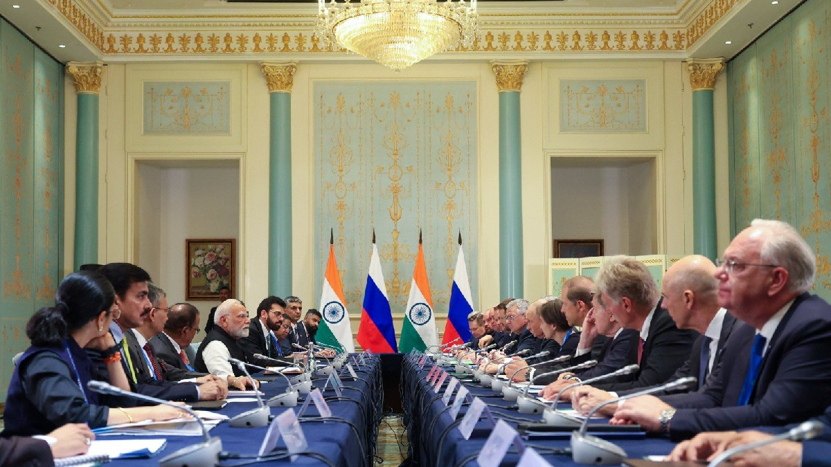 PM Modi and Putin Discuss Ukraine Conflict and Mutual Cooperation in China