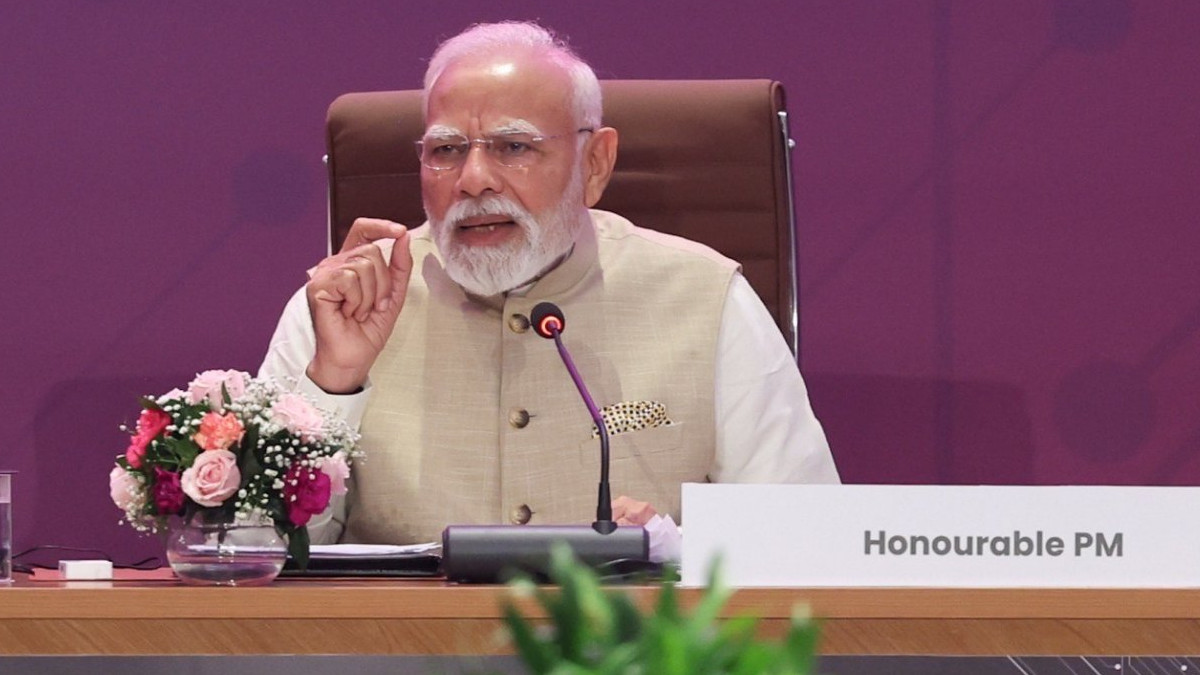 PM Modi Backs India's Goal to Become a Global Semiconductor Hub, Citing Vaishnaw's Article