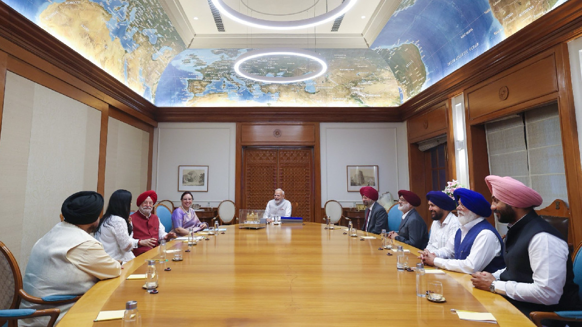 PM Modi Meets Sikh Delegation, Receives Recommendations on Protecting and Displaying 'Jore Sahib'