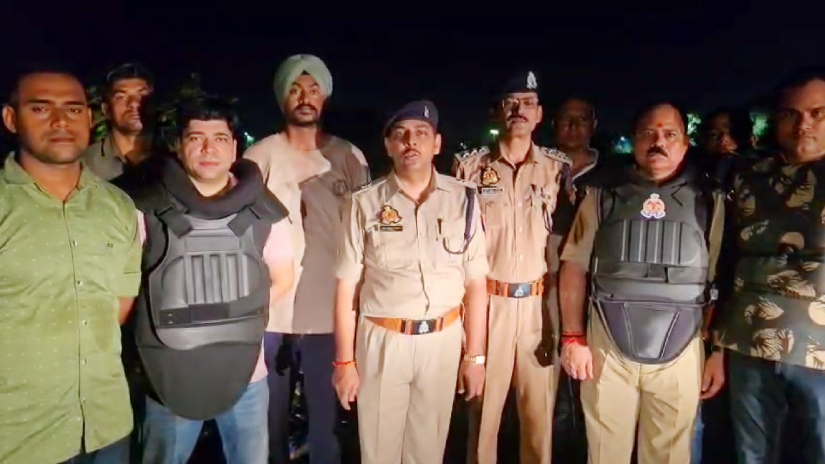 Prayagraj Police Action: Two Criminals Apprehended in Naini, One Injured