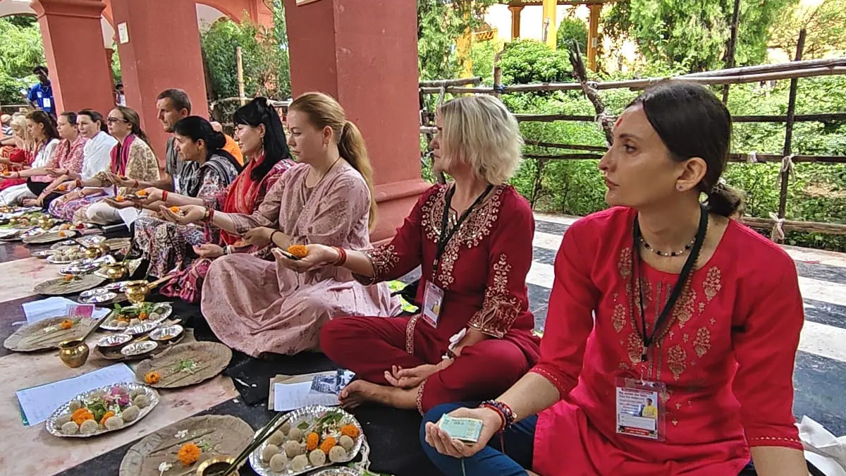 Russian and Ukrainian Devotees Join Foreign Pilgrims for Pind-daan in Gaya