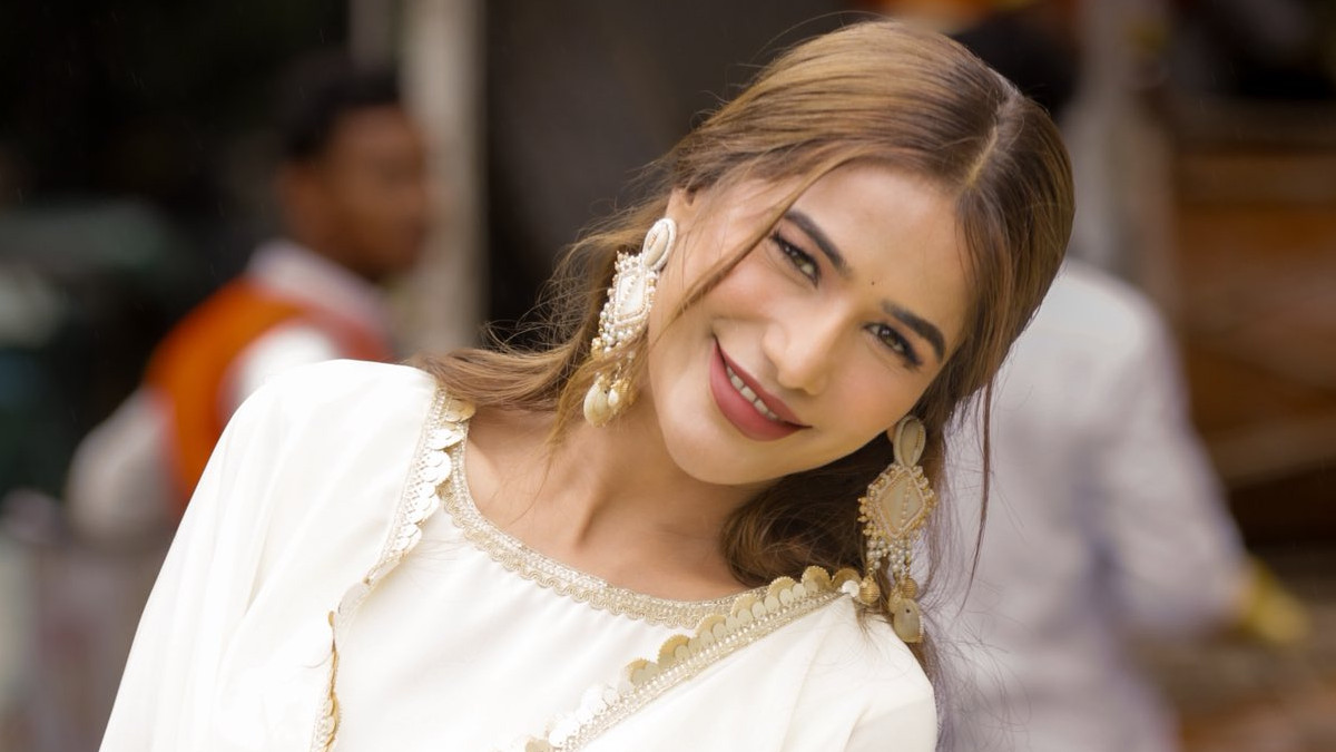 VHP, BJP Leaders Protest Poonam Pandey's Casting as Mandodari in Ramlila