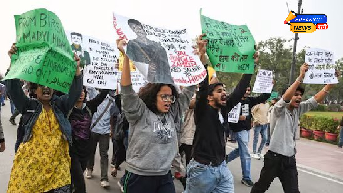 India Gate Protesters Attack Police with 'Chilli Spray'; Over 15 Arrested