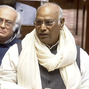 Congress Hits Back at PM Modi: Calls Him 'The Biggest Dramatist'; Kharge Urges Discussion on Real Issues