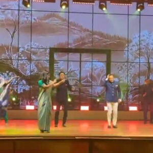 Kangana, Supriya, and Mahua Groove to 'Deewangi Deewangi' at Jindal Daughter's Wedding