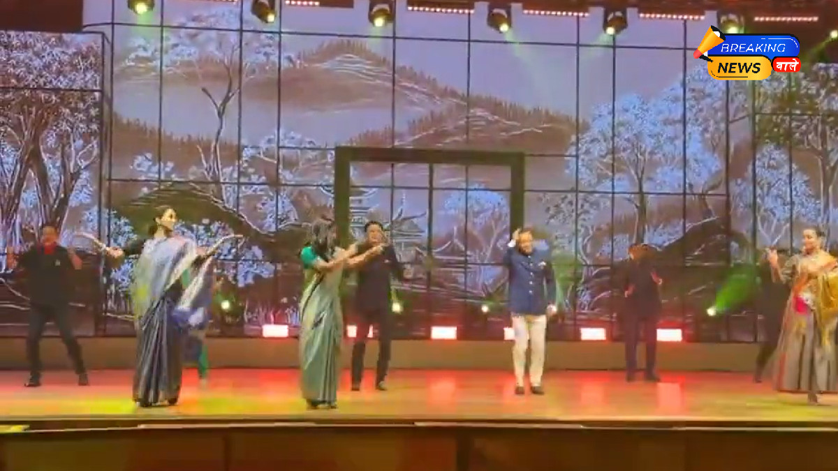 Kangana, Supriya, and Mahua Groove to 'Deewangi Deewangi' at Jindal Daughter's Wedding