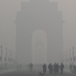 Delhi-NCR Weather Alert: Cold, Fog, Pollution Combine, AQI Reaches 420, Flights and Roads Impacted