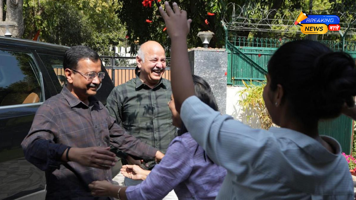 Liquor Policy Case: Kejriwal Gets Emotional as He Reaches Home, Embraces Wife Sunita and Daughter