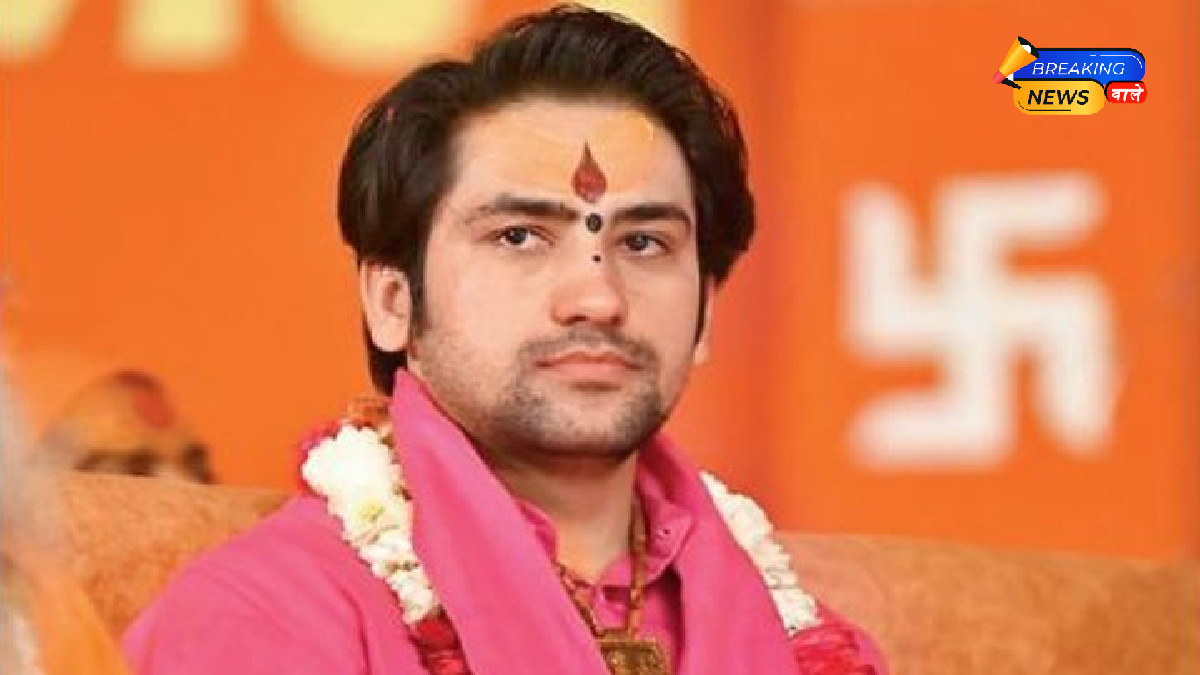 धीरेंद्र शास्त्री ने शिवाजी महाराज पर दिए बयान पर मांगी माफी