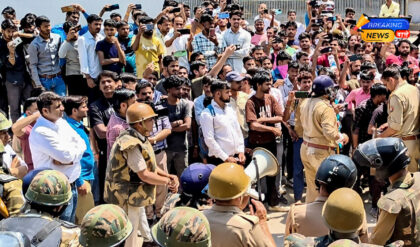 नोएडा में मजदूरों का उग्र प्रदर्शन