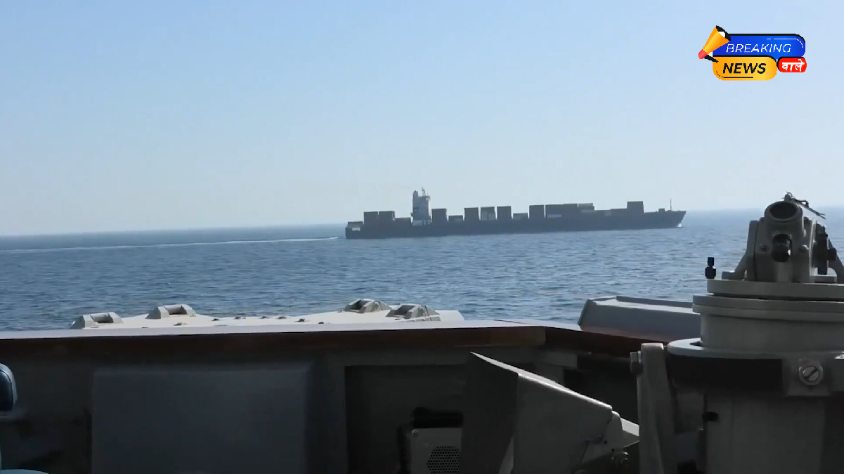 अमेरिकी नेवी की फायरिंग के बाद ईरानी कार्गो जहाज़ जब्त