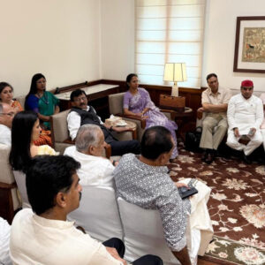 सुप्रिया सुले समेत शरद पवार गुट के सभी 8 सांसदों ने की पीएम मोदी से मुलाकात
